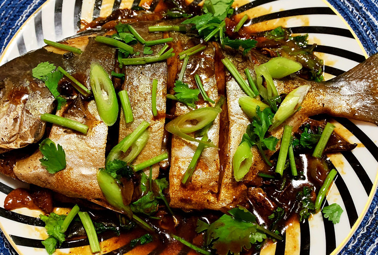 酱焖金鲳鱼～胶东人的最爱的做法