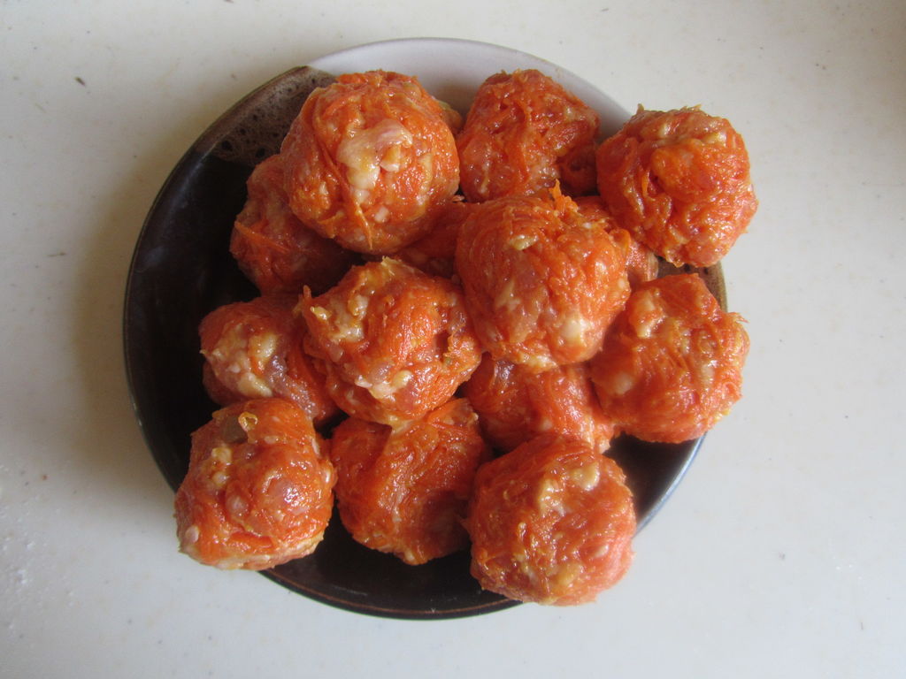 玉米胡萝卜香菇肉馅饺子怎么做_玉米胡萝卜香菇肉馅饺子的做法_豆果美食