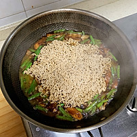 茄子豆角焖面的做法图解2