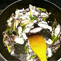 鱿鱼仔炒花椒芽的做法图解4
