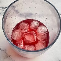 #莓语健康日记#粉红大都会｜自调鸡尾酒的做法图解3