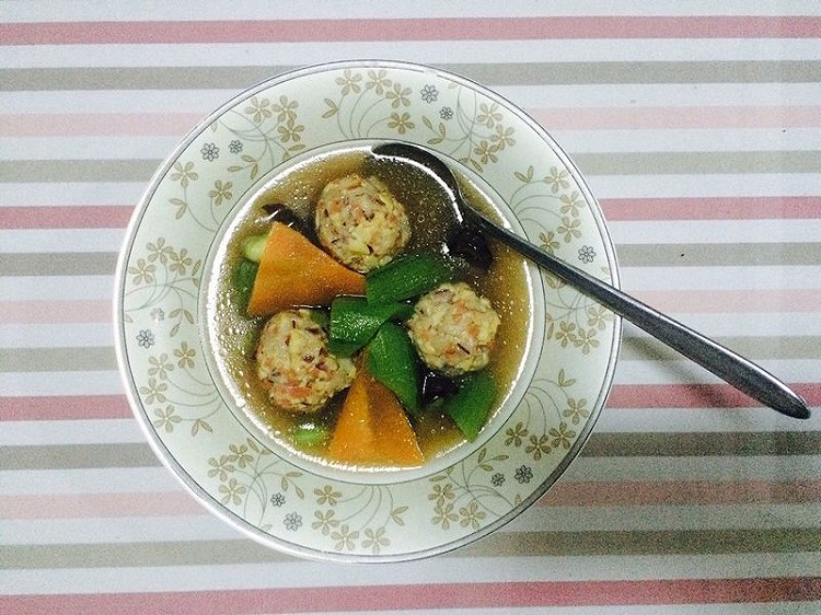 毛豆肉丸汤的做法