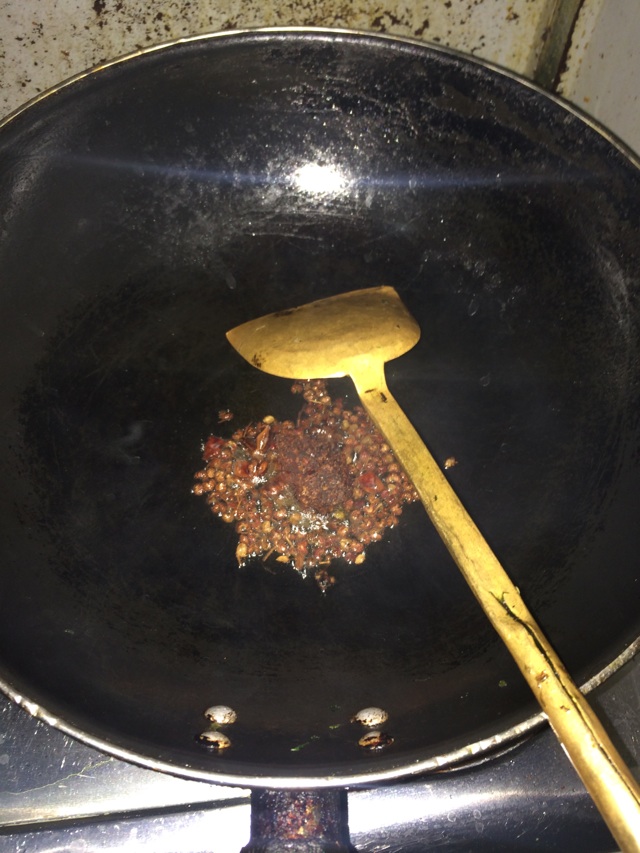 爆炒腊肠的做法图解2