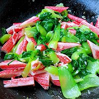 #餐桌上的春日限定#蒜蓉油菜炒蟹足棒的做法图解7