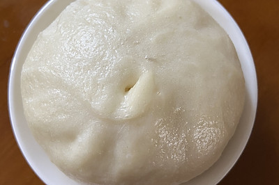 白胖胖的肉包子