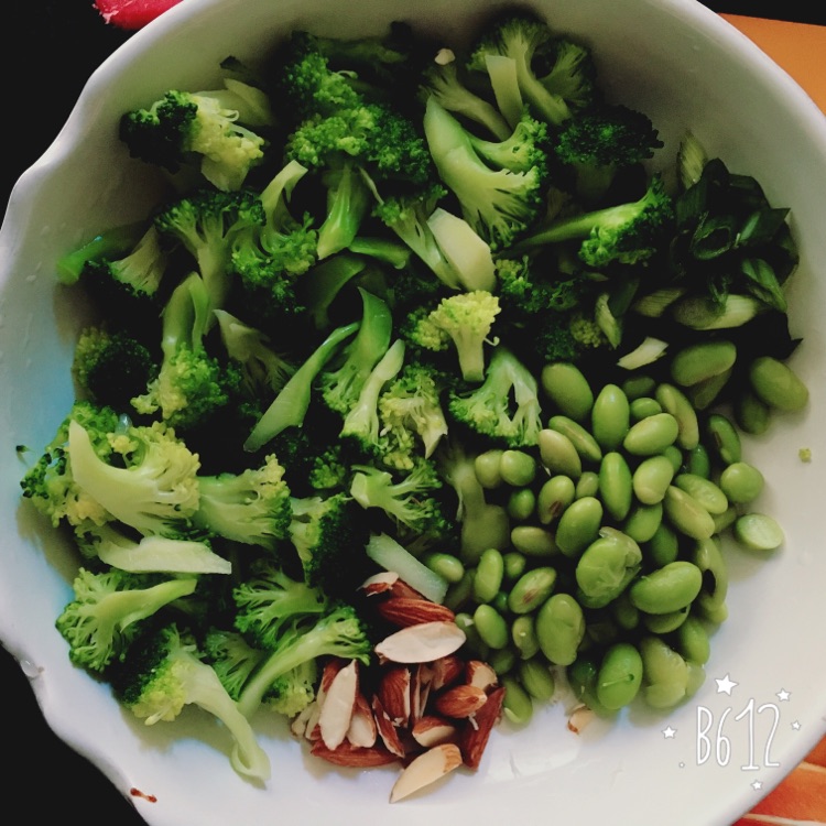 【色拉】西兰花毛豆花生的做法图解2
