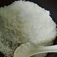 胡萝卜咸鸭蛋炒米饭的做法图解3