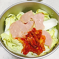 热乎乎的韩式泡菜豆腐锅的做法图解2