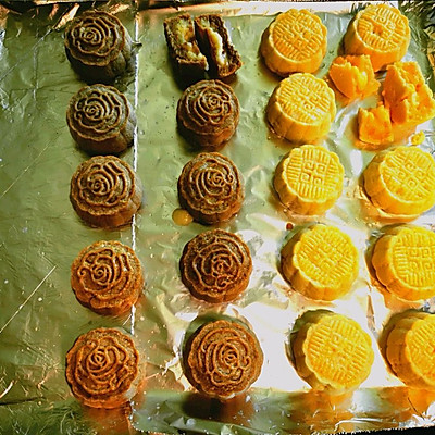 生椰拿铁流心月饼&蛋黄流心月饼
