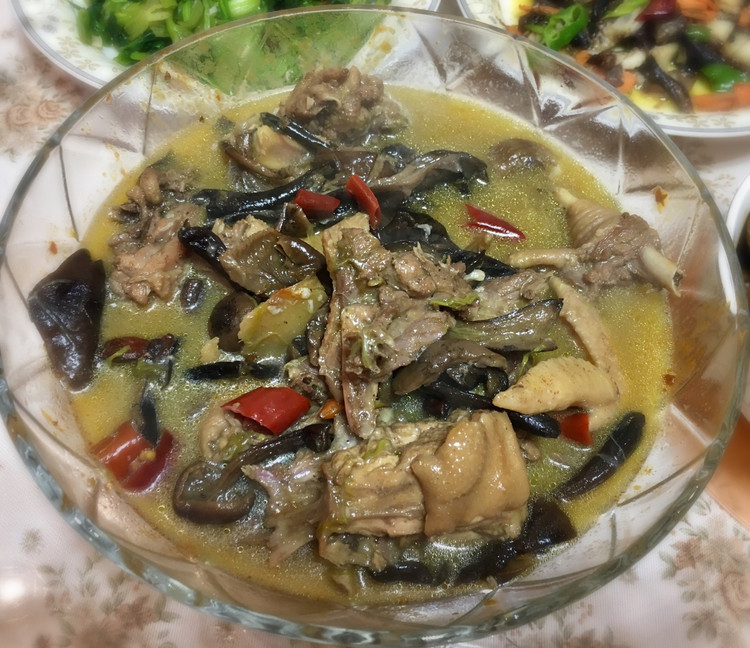 土鸡炖蘑菇的做法
