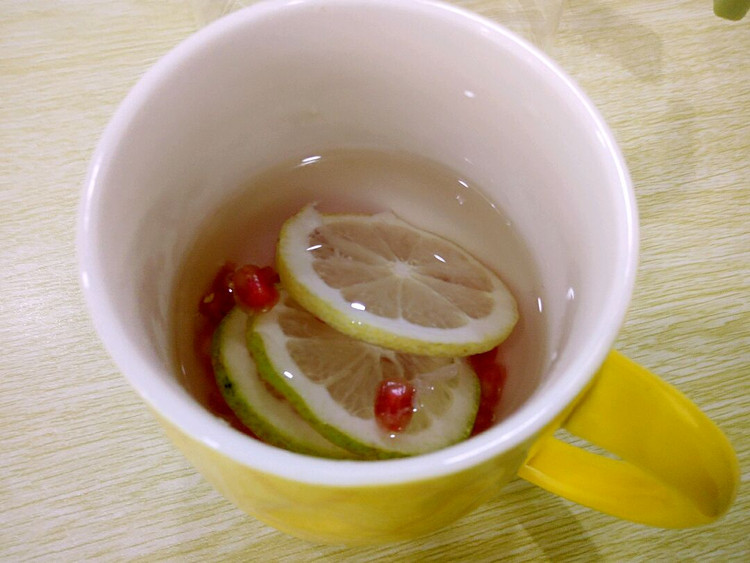柠檬石榴蜜茶的做法