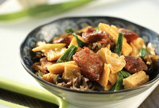 Sauteed beancurd with sausage