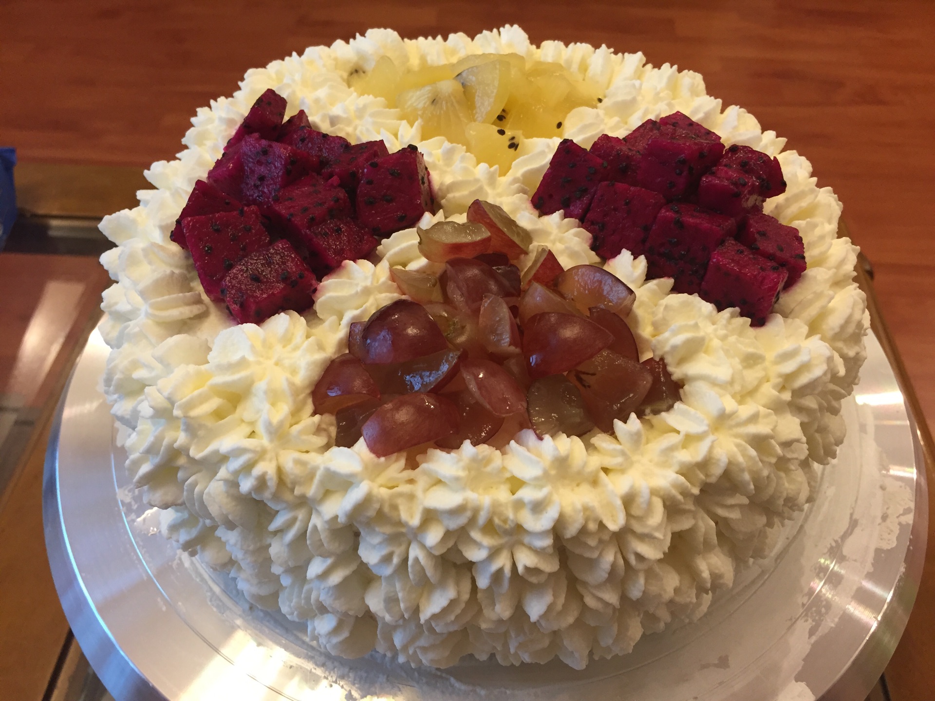 8寸生日蛋糕（方形）的做法_【图解】8寸生日蛋糕（方形）怎么做如何做好吃_8寸生日蛋糕（方形）家常做法大全_椰子卍_豆果美食