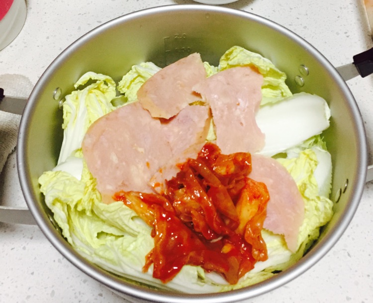 热乎乎的韩式泡菜豆腐锅的做法图解2