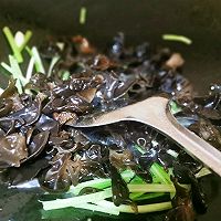 简单又好吃的芹菜木耳炒肉的做法图解6
