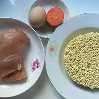 泡面鸡丸的做法图解1