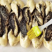 #奇妙烘焙屋#松软好吃✅营养补钙的黑芝麻奶酥面包的做法图解18