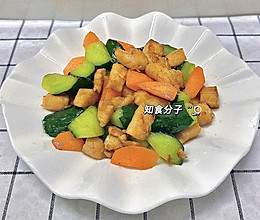 青瓜红萝卜炒鸡胸肉的做法