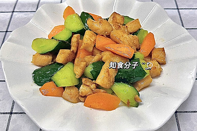青瓜红萝卜炒鸡胸肉