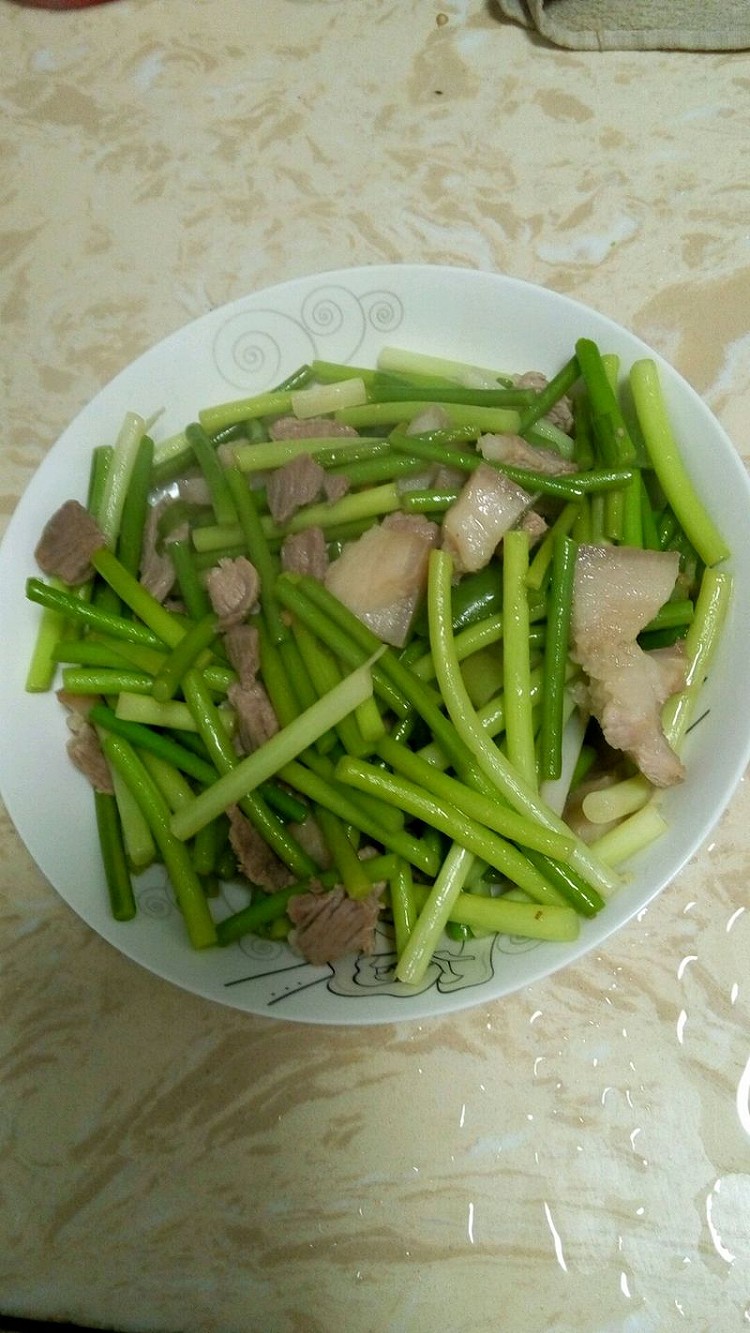 蒜台炒肉的做法