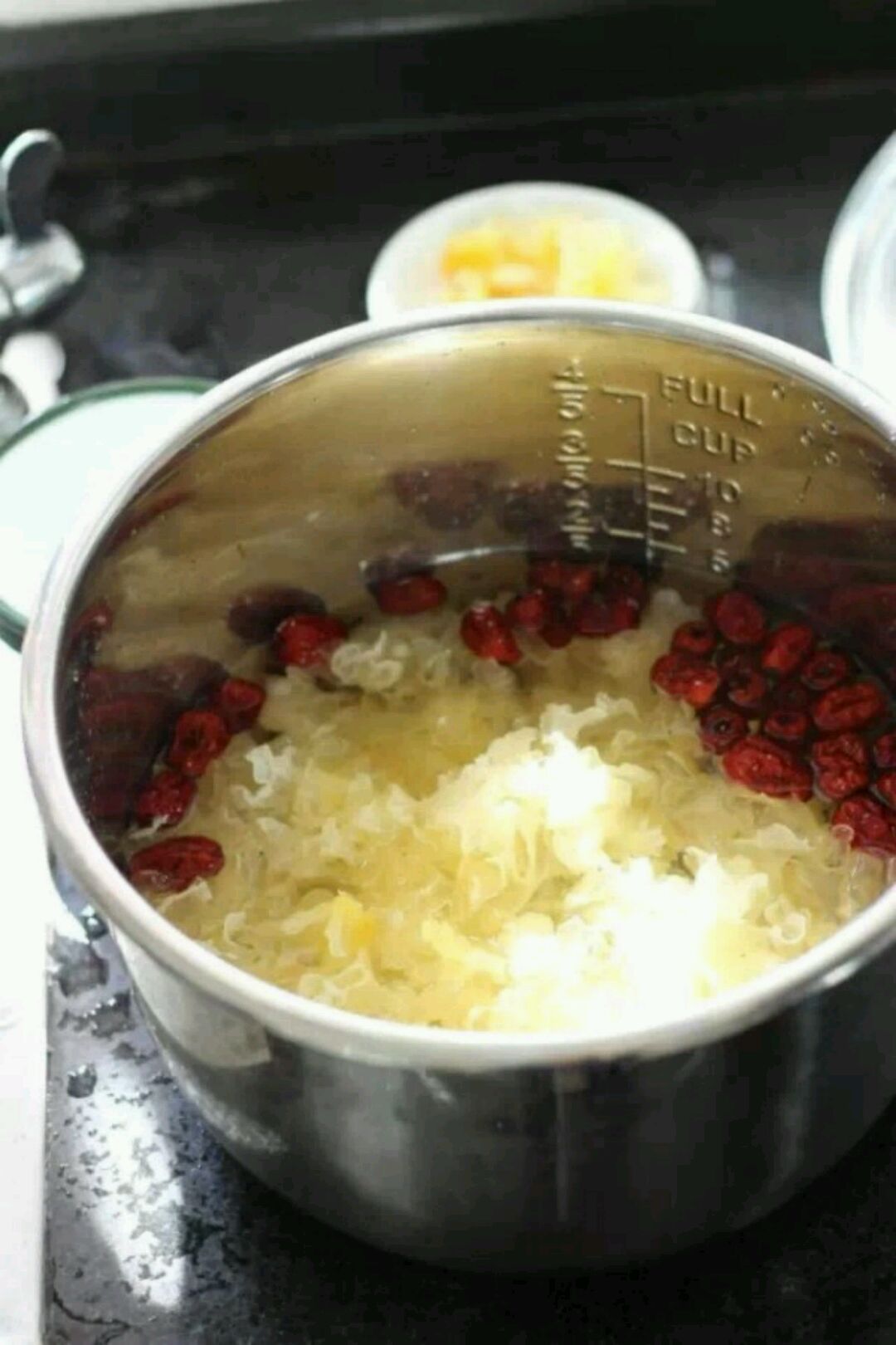 平民燕窝：银耳莲子羹的做法图解2