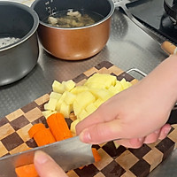 咖喱牛肉蔬菜焖饭的做法图解1