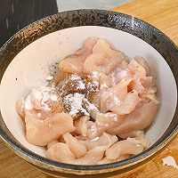 蟹味菇炒鸡胸肉的做法图解4