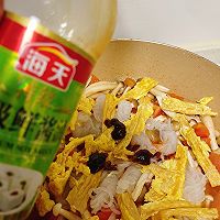 #暖冬酱在手，嗨吃部队锅#番茄菌菇腐竹煲的做法图解12