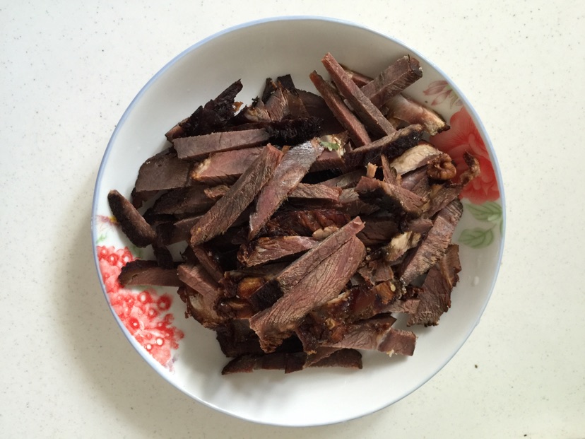 自制麻辣牛肉干的做法图解2