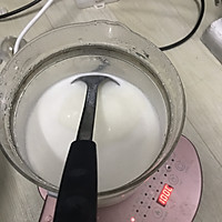 桃胶雪燕皂角米炖奶的做法图解2