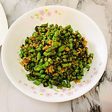 橄榄菜土鸡胸肉炒豆角