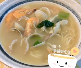 蛤蜊鲜虾面的做法
