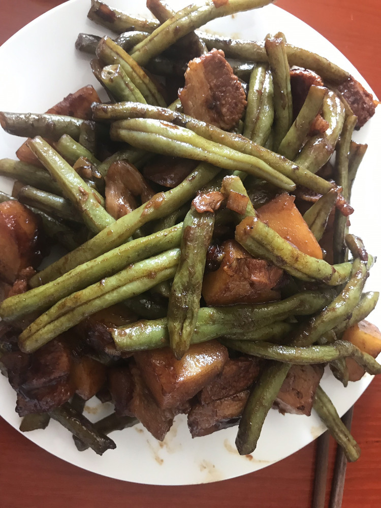 五花肉土豆焖豆角的做法
