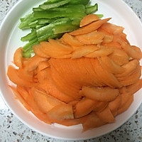 胡萝卜炒肉的做法图解1