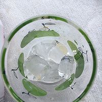 #玩心出道丨夏日DIY玩心潮饮挑战赛#桂圆桃桃气泡的做法图解2