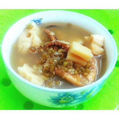 秋季绿豆莲藕章鱼干汤
