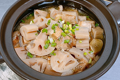 五花肉焖藕