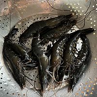 #丘比小能手料理课堂#黑虎虾藜麦意面沙拉的做法图解2