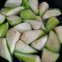 水瓜鸡蛋肉片汤的做法图解5