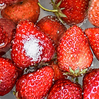 #美食视频挑战赛# 草莓果酒的做法图解1