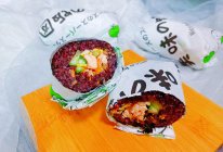 #美味开学季#三文鱼紫米饭团的做法