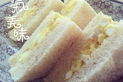 鸡蛋沙拉三明治