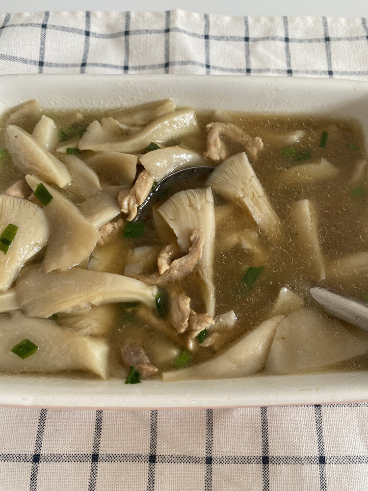 蘑菇肉丝汤的做法