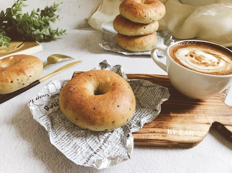黑芝麻贝果 波兰种bagle健康低脂早餐面包可做汉堡包的做法