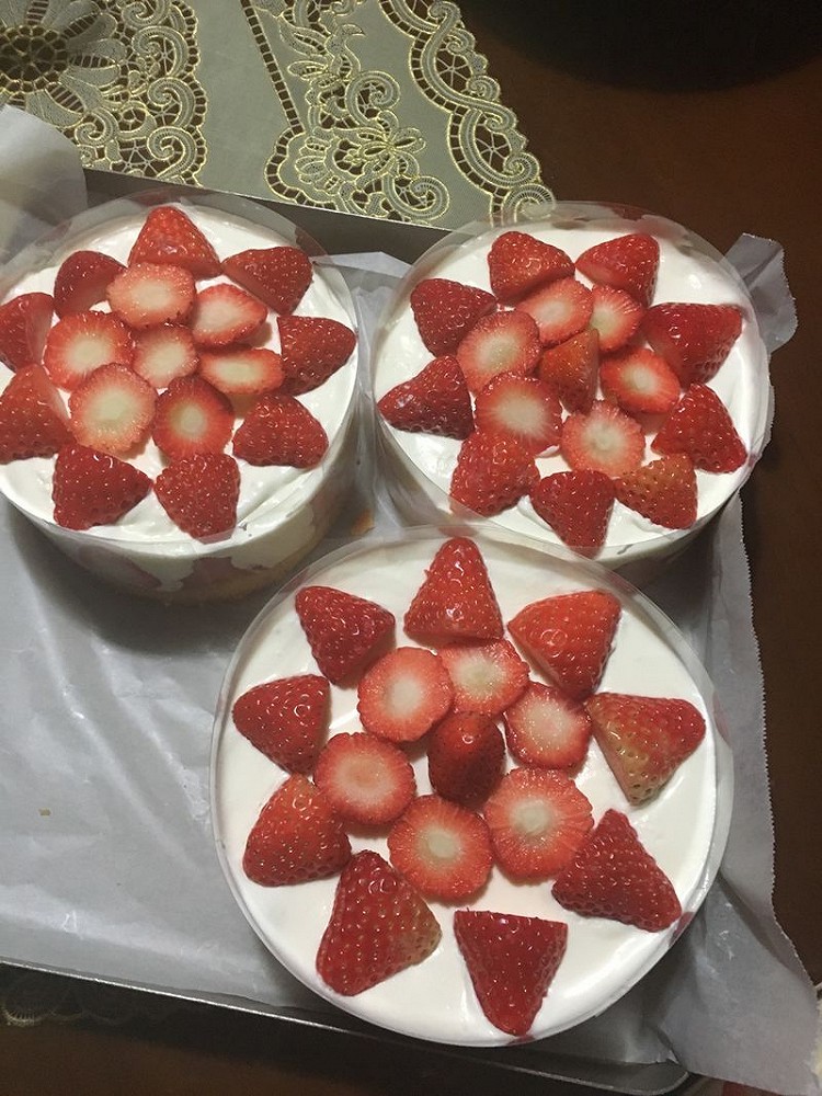 草莓慕斯夹心蛋糕的做法