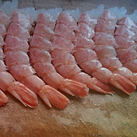 可乐虾仁的做法图解1