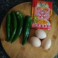 榨菜青椒炒鸡蛋的做法图解1