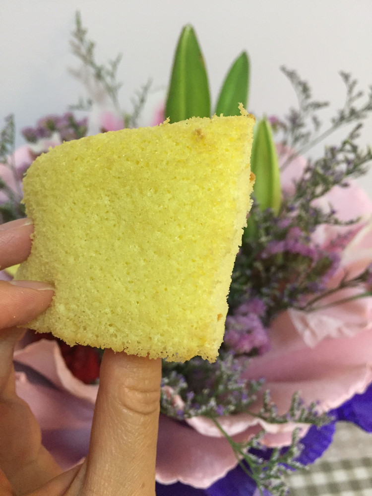 不加油不用分离蛋清的八寸海绵蛋糕的做法