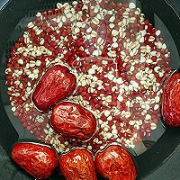 红豆薏米大枣粥的做法图解1