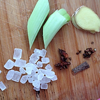 红烧肉炖豆腐扣的做法图解3
